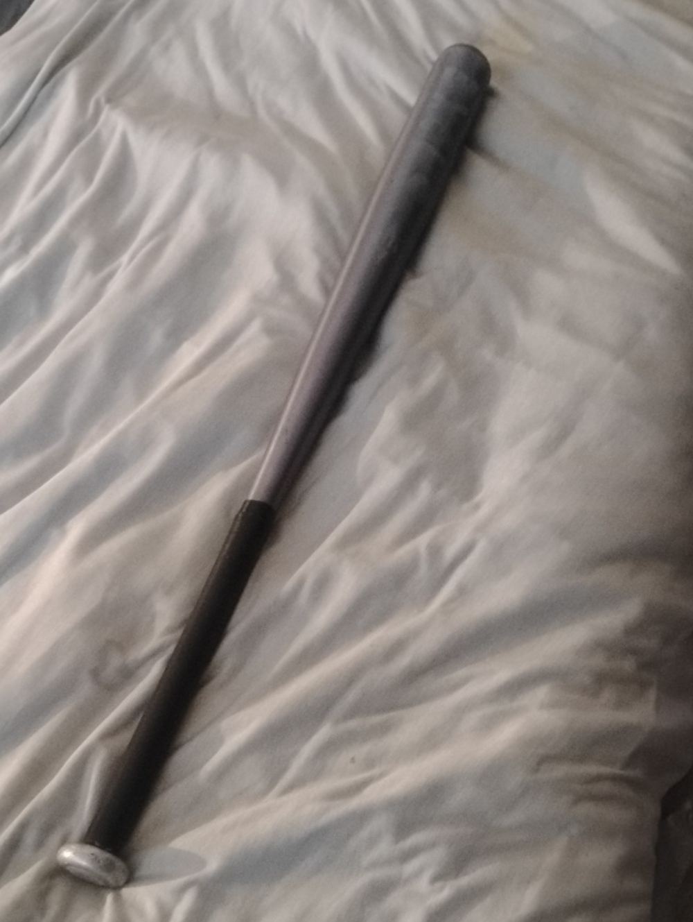 Easton Aluminum Baseball Bat in Gray and Black 33" 27 Oz